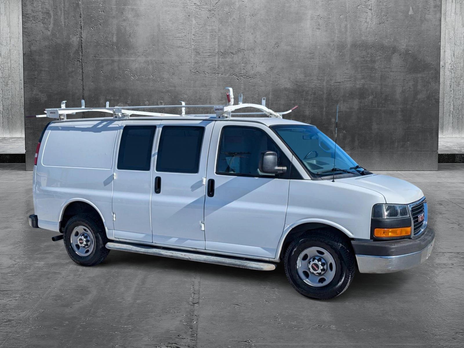 2017 GMC Savana Cargo Van Vehicle Photo in Corpus Christi, TX 78415