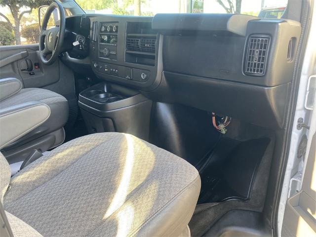 2018 Chevrolet Express Passenger Vehicle Photo in GOODYEAR, AZ 85338-1310