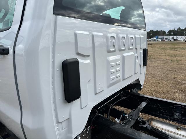 2023 Chevrolet Silverado 4500 HD Vehicle Photo in DUNN, NC 28334-8900