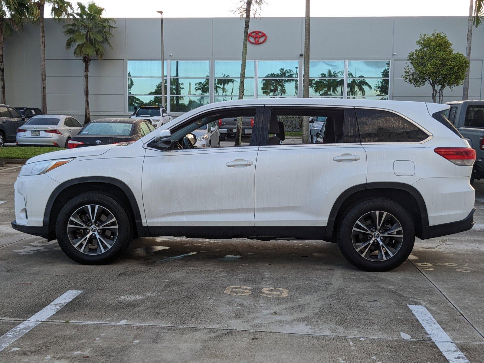 2019 Toyota Highlander Vehicle Photo in Davie, FL 33331