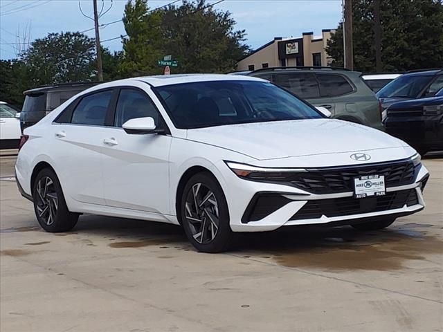 2024 Hyundai ELANTRA Vehicle Photo in Peoria, IL 61615