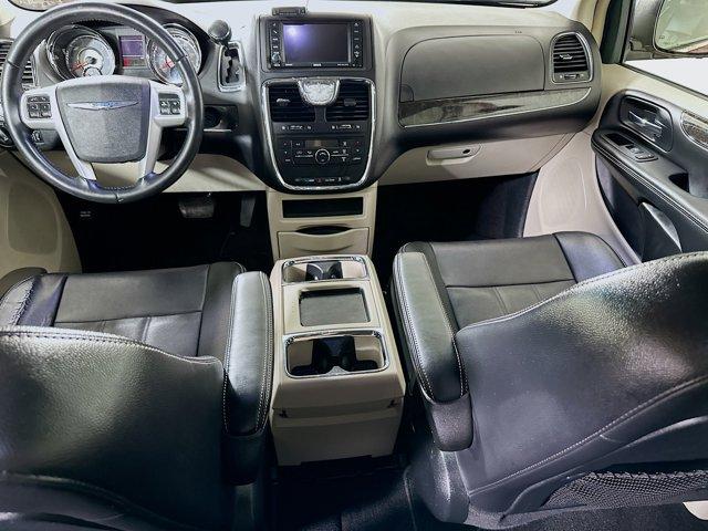 2015 Chrysler Town & Country Vehicle Photo in Doylsetown, PA 18901