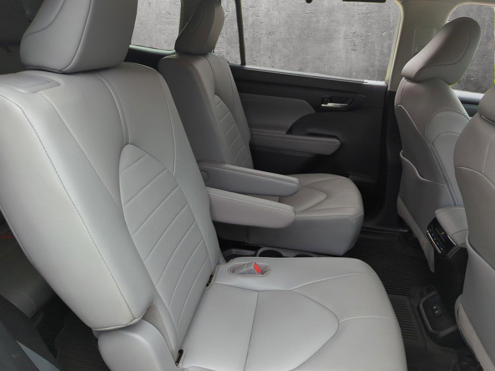 2020 Toyota Highlander Vehicle Photo in Pembroke Pines, FL 33027