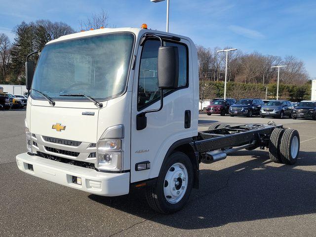 2024 Chevrolet Low Cab Forward 4500 Vehicle Photo in DANBURY, CT 06810-5034