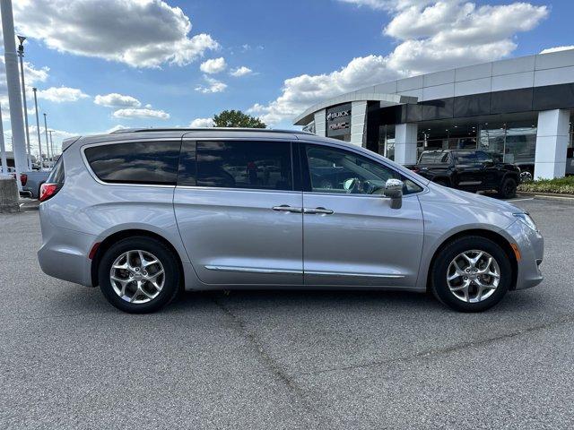 Used 2018 Chrysler Pacifica Limited with VIN 2C4RC1GG6JR185654 for sale in Southaven, MS