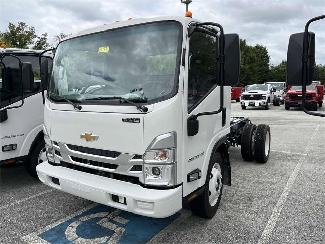 2025 Chevrolet Low Cab Forward 4500 Vehicle Photo in ALCOA, TN 37701-3235