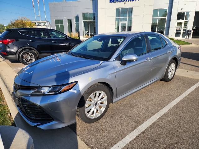 2019 Toyota Camry Vehicle Photo in MADISON, WI 53713-3220