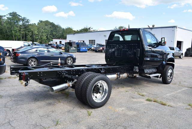 2024 Chevrolet Silverado Chassis Cab Vehicle Photo in WHITMAN, MA 02382-1041