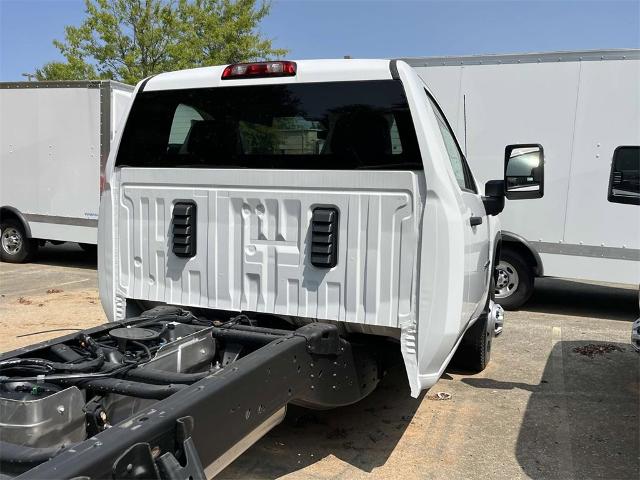 2024 Chevrolet Silverado 3500 HD Chassis Cab Vehicle Photo in ALCOA, TN 37701-3235