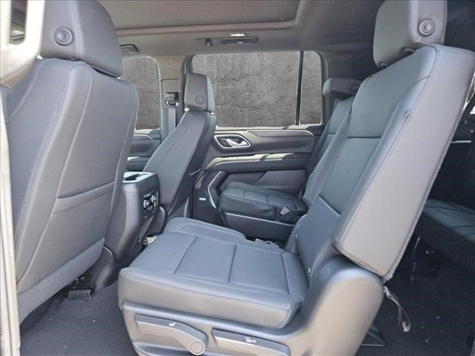 2024 Chevrolet Suburban Vehicle Photo in PEORIA, AZ 85382-3715