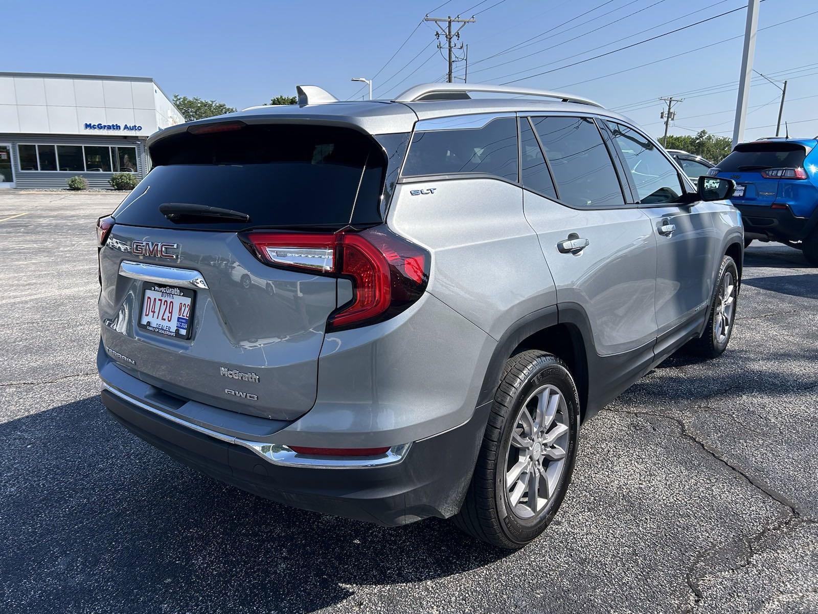 2023 GMC Terrain Vehicle Photo in Cedar Rapids, IA 52402