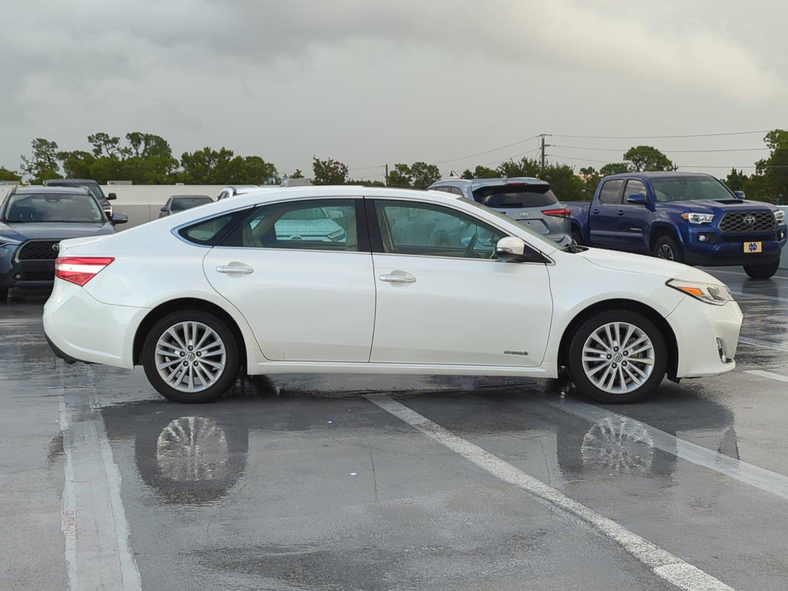 2013 Toyota Avalon Hybrid Vehicle Photo in Ft. Myers, FL 33907