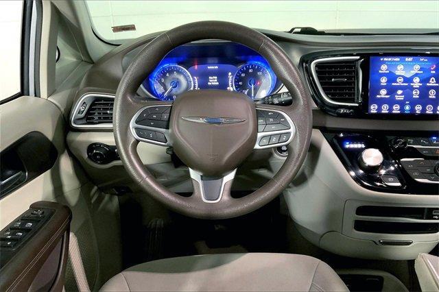 2019 Chrysler Pacifica Vehicle Photo in KANSAS CITY, MO 64114-4502