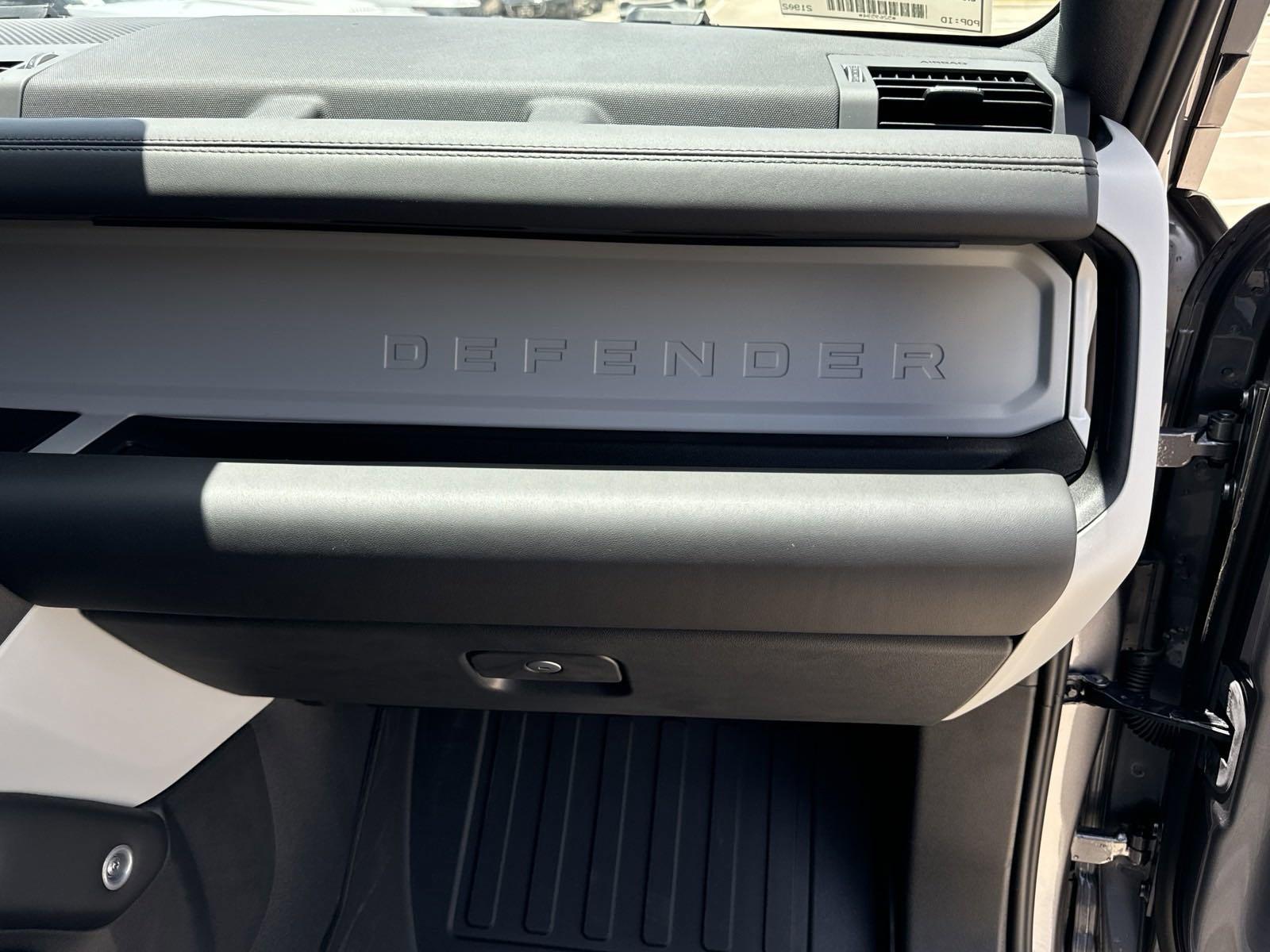 2024 Defender Vehicle Photo in AUSTIN, TX 78717