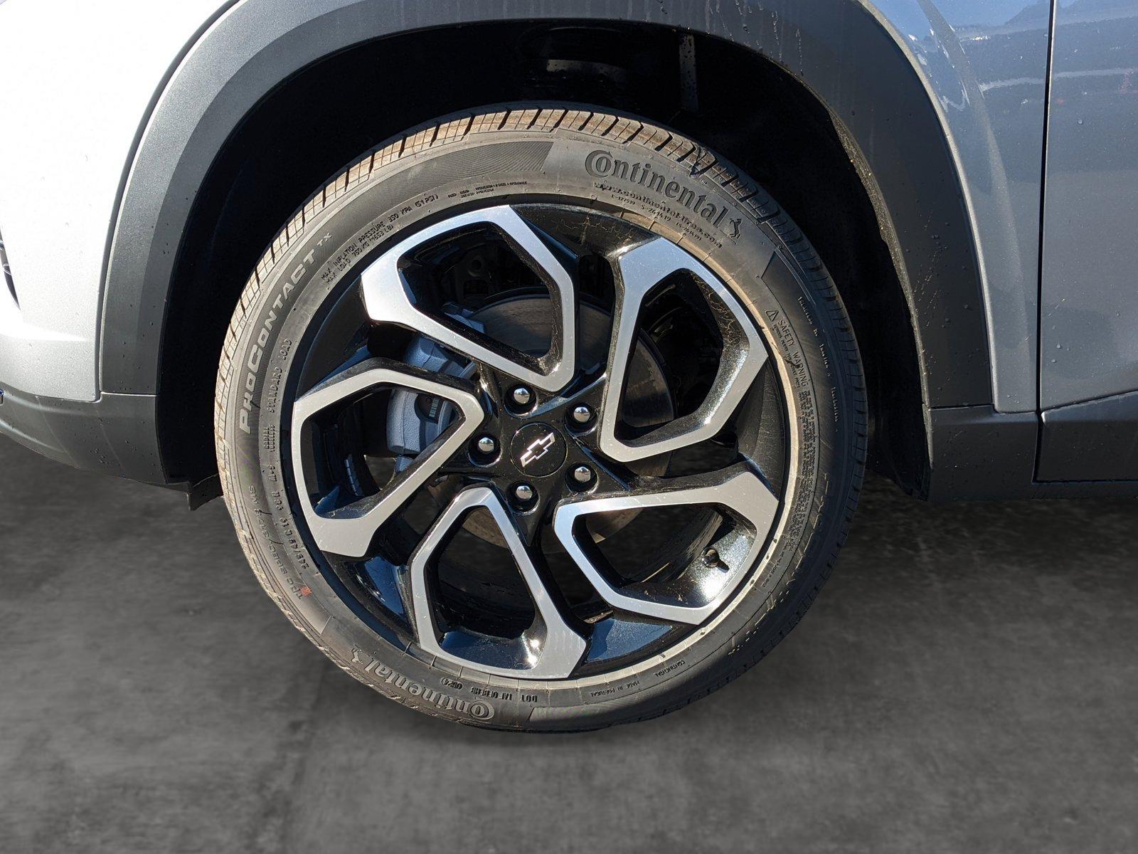 2025 Chevrolet Trax Vehicle Photo in VALENCIA, CA 91355-1705