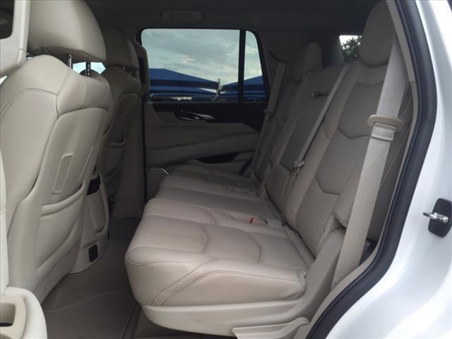 2017 Cadillac Escalade Vehicle Photo in DENTON, TX 76210-9321