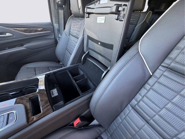 2024 Cadillac Escalade Vehicle Photo in LEOMINSTER, MA 01453-2952