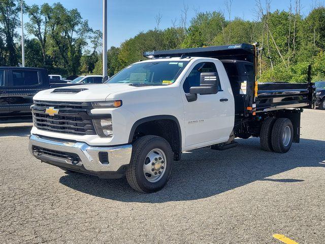 2024 Chevrolet Silverado 3500 HD Chassis Cab Vehicle Photo in PAWLING, NY 12564-3219