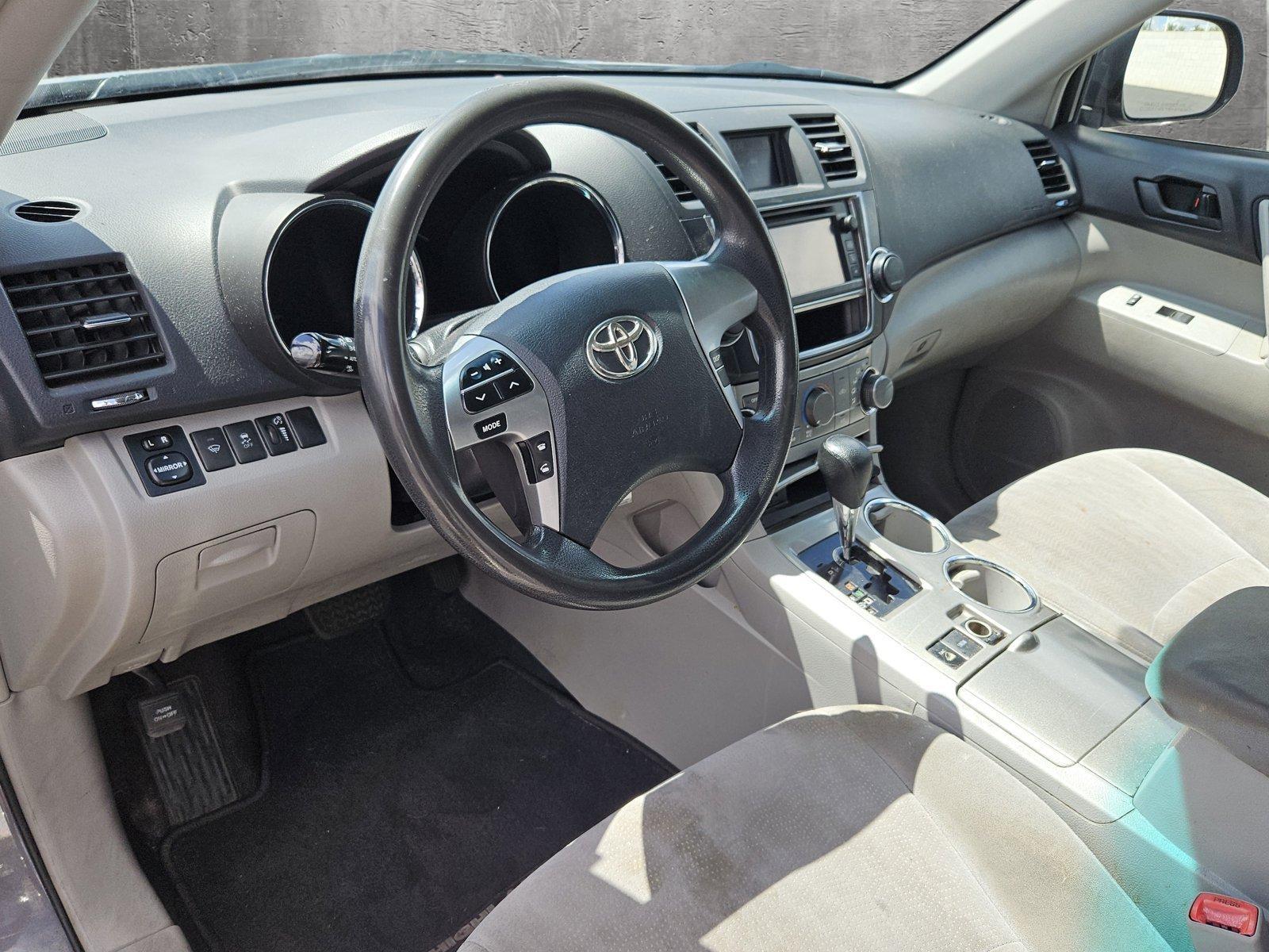 2013 Toyota Highlander Vehicle Photo in GILBERT, AZ 85297-0446