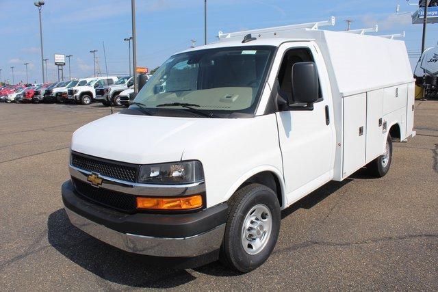 2024 Chevrolet Express Cutaway 3500 Vehicle Photo in SAINT CLAIRSVILLE, OH 43950-8512