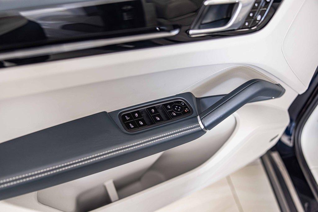 2021 Porsche Cayenne Vehicle Photo in Plainfield, IL 60586