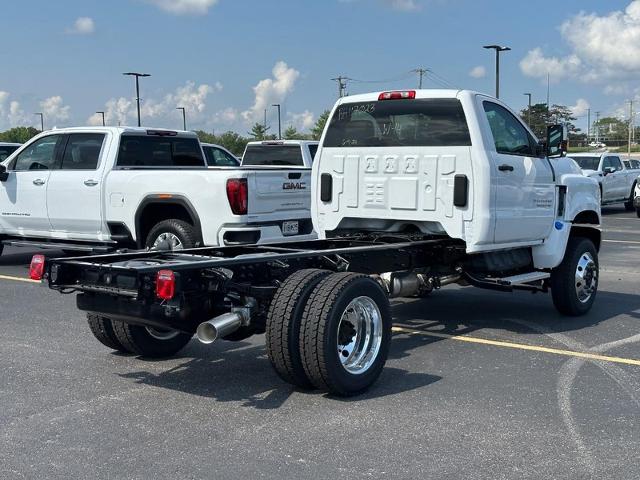 2024 Chevrolet Silverado 5500 HD Vehicle Photo in COLUMBIA, MO 65203-3903