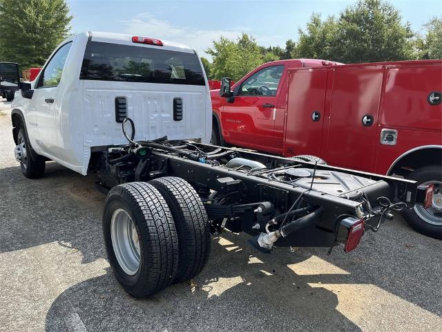 2024 Chevrolet Silverado 3500 HD CC Vehicle Photo in ALCOA, TN 37701-3235