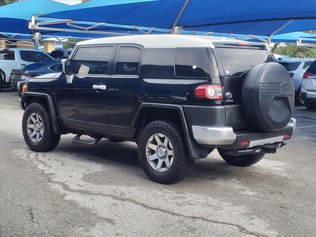 2014 Toyota FJ Cruiser Vehicle Photo in Denton, TX 76205