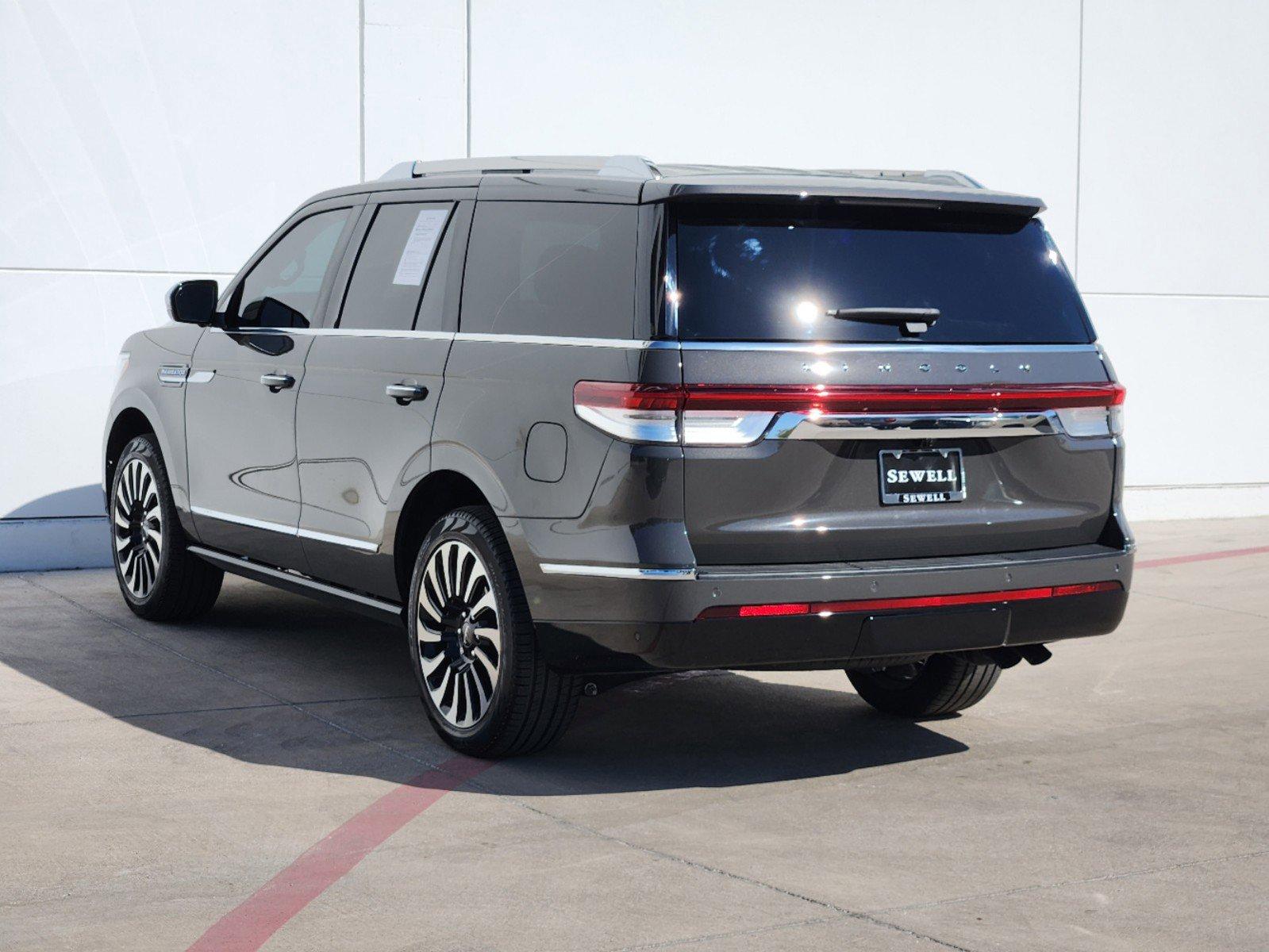 2024 Lincoln Navigator Vehicle Photo in GRAPEVINE, TX 76051-8302