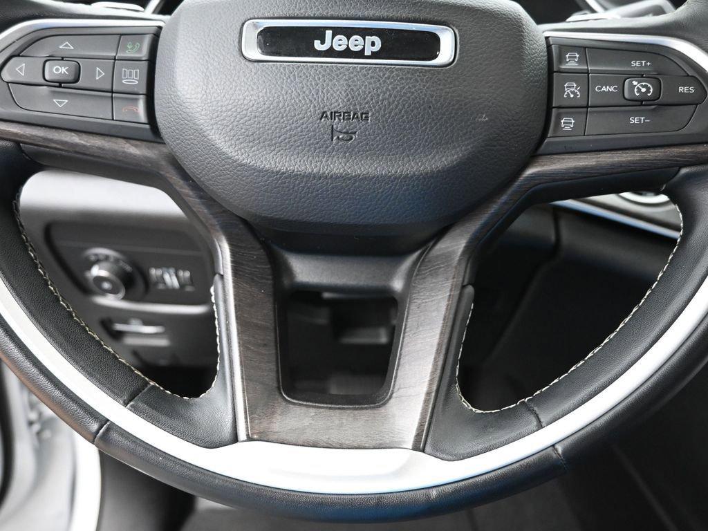 2022 Jeep Grand Cherokee L Vehicle Photo in Cedar Rapids, IA 52402