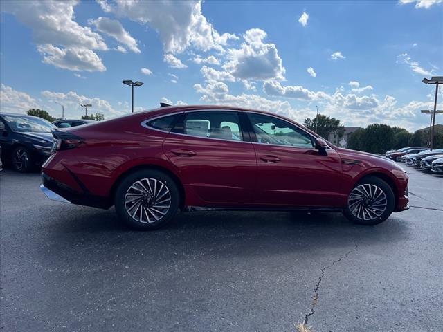 2024 Hyundai SONATA Hybrid Vehicle Photo in O'Fallon, IL 62269