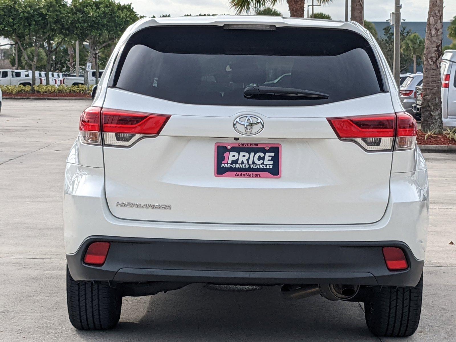 2019 Toyota Highlander Vehicle Photo in Davie, FL 33331