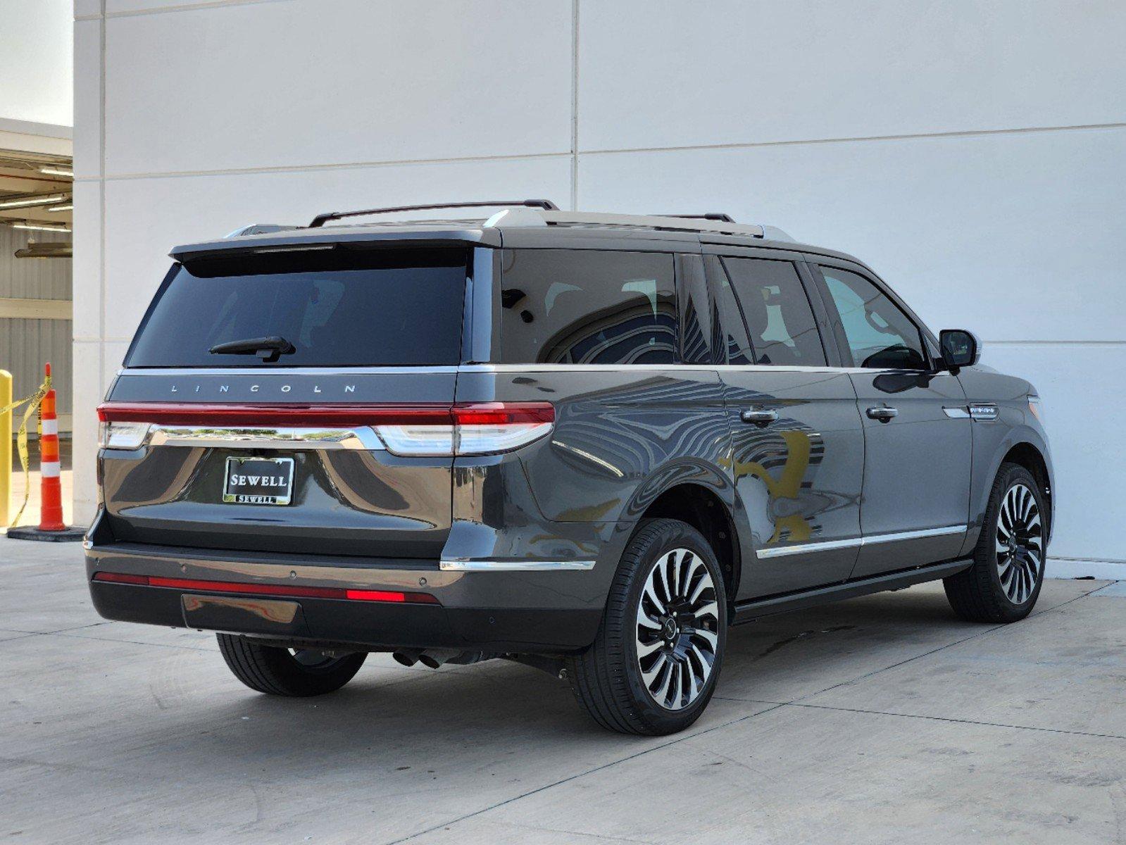 2022 Lincoln Navigator L Vehicle Photo in PLANO, TX 75024