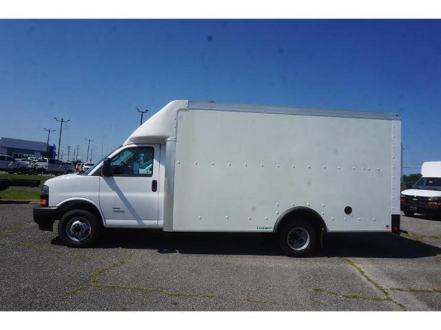 2023 Chevrolet Express Cutaway 4500 Vehicle Photo in ALCOA, TN 37701-3235