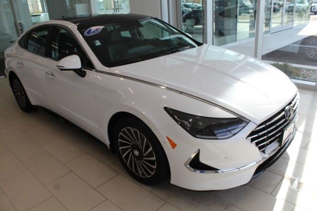 2022 Hyundai SONATA Hybrid Vehicle Photo in Green Bay, WI 54304