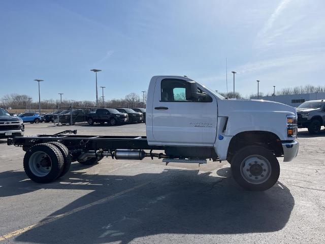 2023 Chevrolet Silverado 5500 HD Vehicle Photo in GREEN BAY, WI 54302-3701