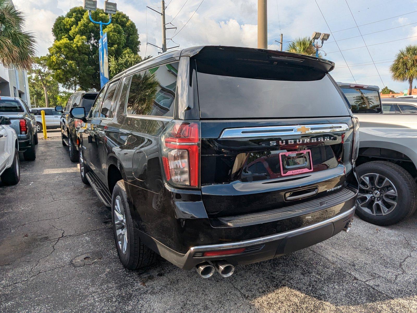 2024 Chevrolet Suburban Vehicle Photo in GREENACRES, FL 33463-3207