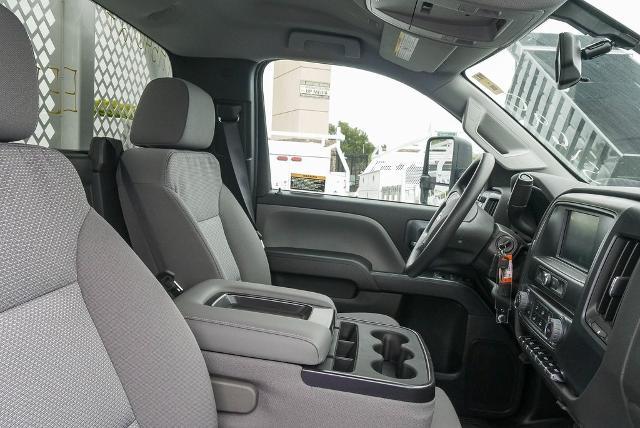 2023 Chevrolet Silverado Chassis Cab Vehicle Photo in VENTURA, CA 93003-8585