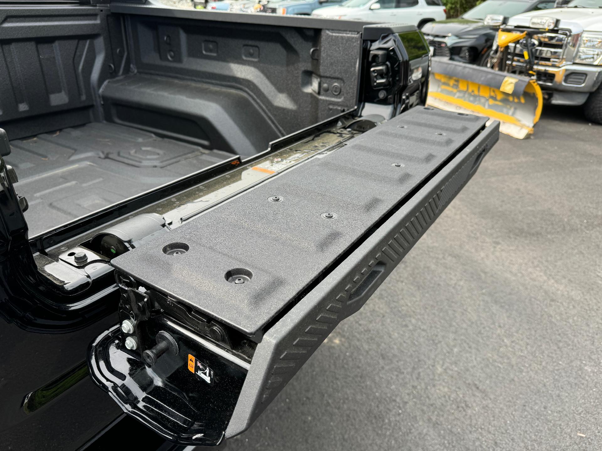 2024 GMC HUMMER EV Pickup Vehicle Photo in LEOMINSTER, MA 01453-2952