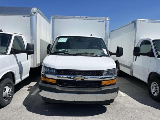 2023 Chevrolet Express Cutaway 4500 Vehicle Photo in ALCOA, TN 37701-3235