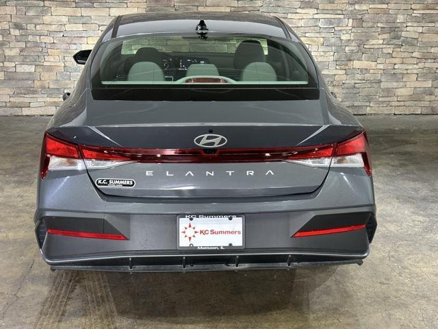 2024 Hyundai ELANTRA Vehicle Photo in Mattoon, IL 61938