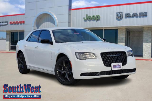 2023 Chrysler 300 Vehicle Photo in Cleburne, TX 76033