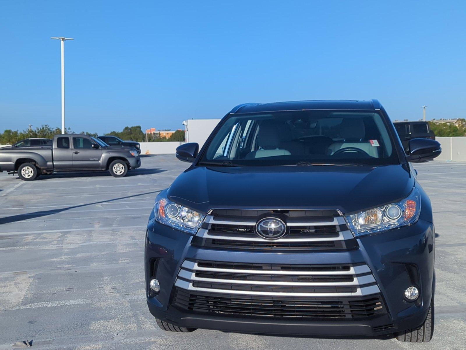 2019 Toyota Highlander Vehicle Photo in Ft. Myers, FL 33907