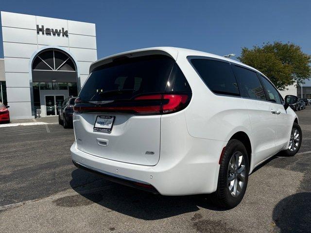 2024 Chrysler Pacifica Vehicle Photo in Plainfield, IL 60586