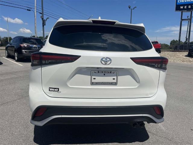 2021 Toyota Highlander Vehicle Photo in ALCOA, TN 37701-3235