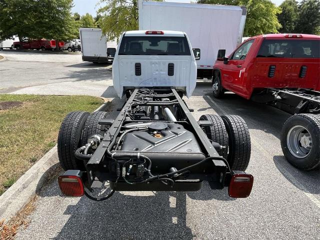 2024 Chevrolet Silverado 3500 HD Chassis Cab Vehicle Photo in ALCOA, TN 37701-3235