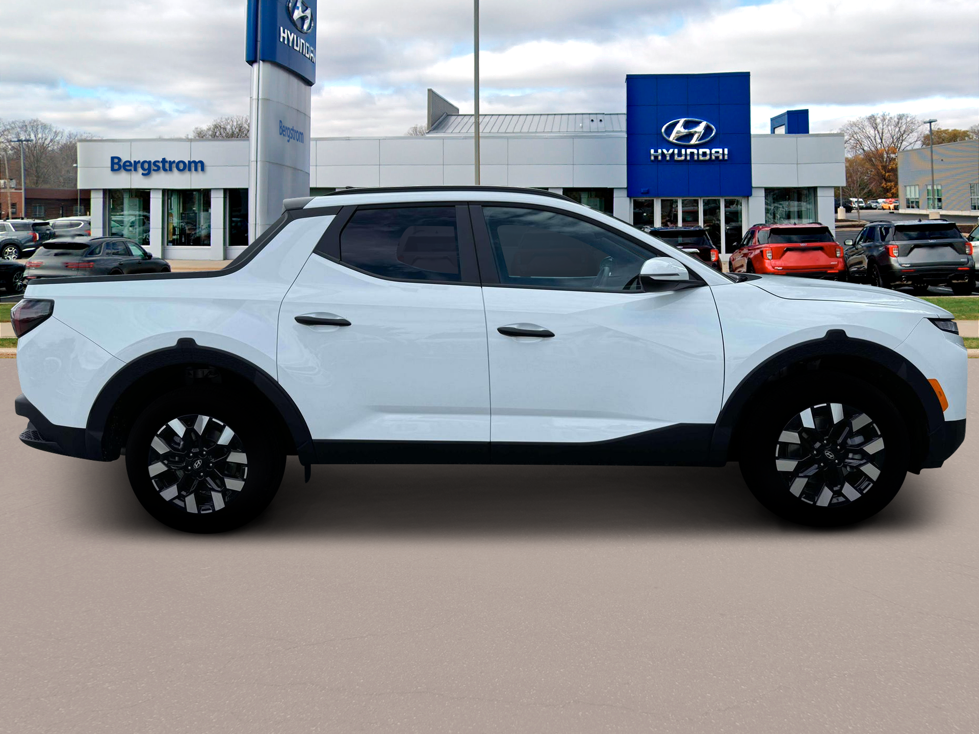 2025 Hyundai SANTA CRUZ Vehicle Photo in Green Bay, WI 54304