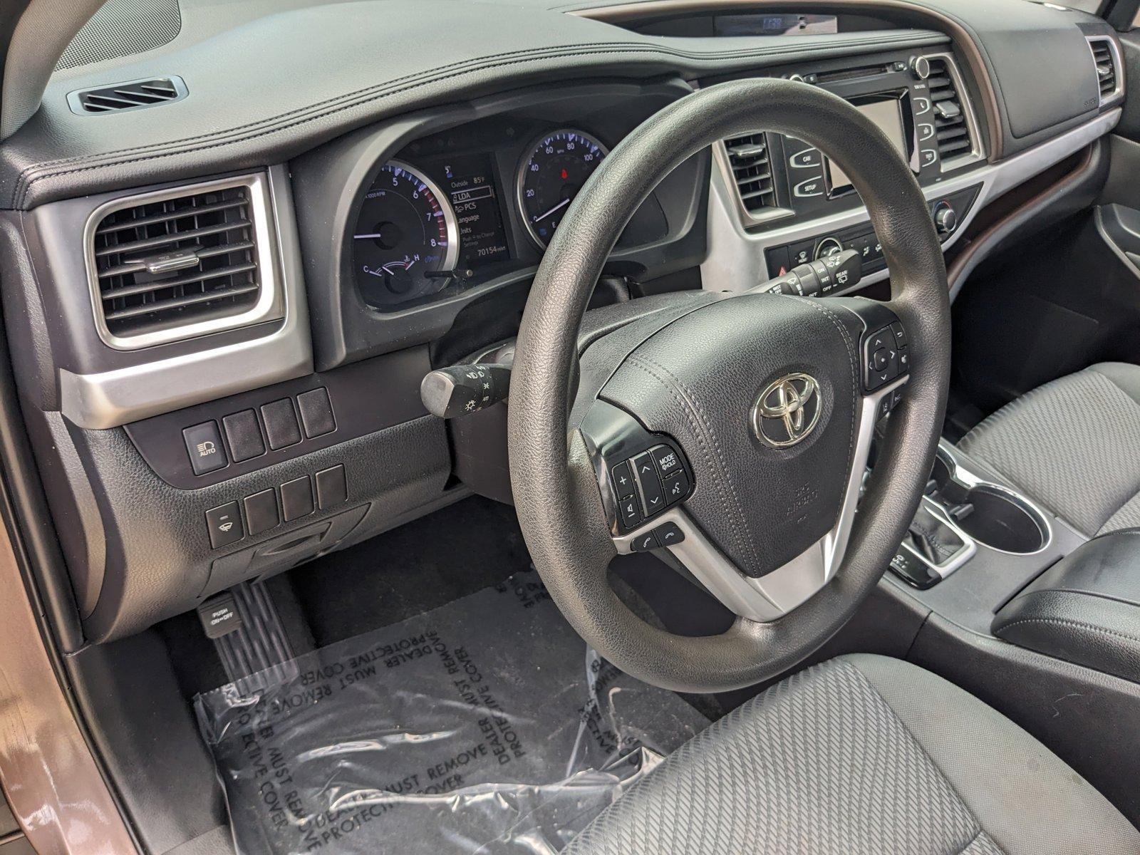 2019 Toyota Highlander Vehicle Photo in Miami, FL 33135