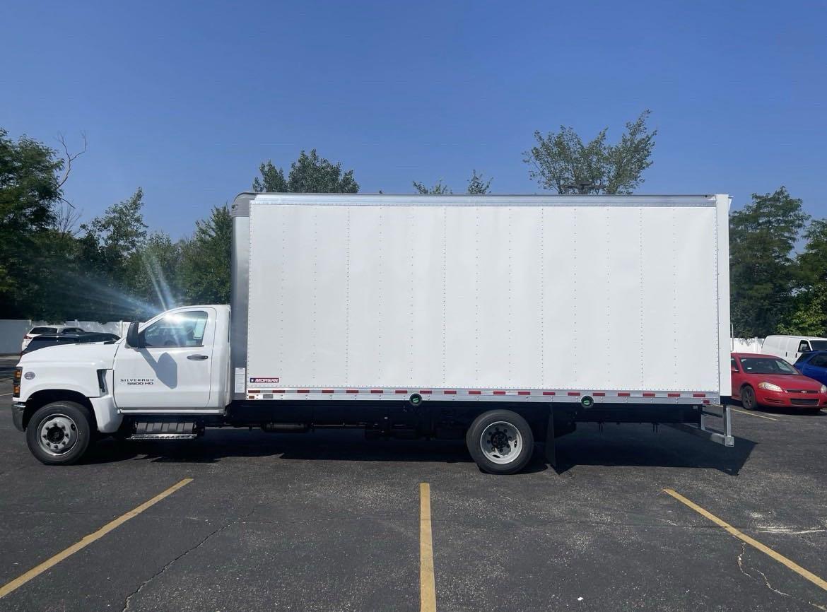 2022 Chevrolet Silverado Chassis Cab Vehicle Photo in Plainfield, IL 60586