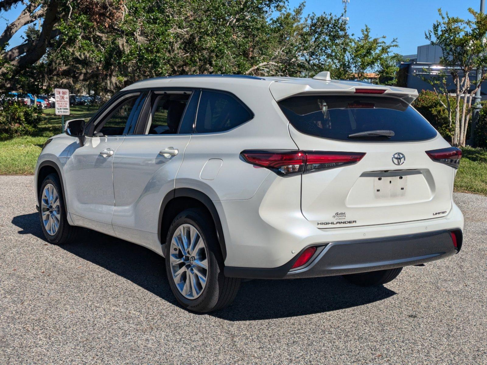 2021 Toyota Highlander Vehicle Photo in Sarasota, FL 34231